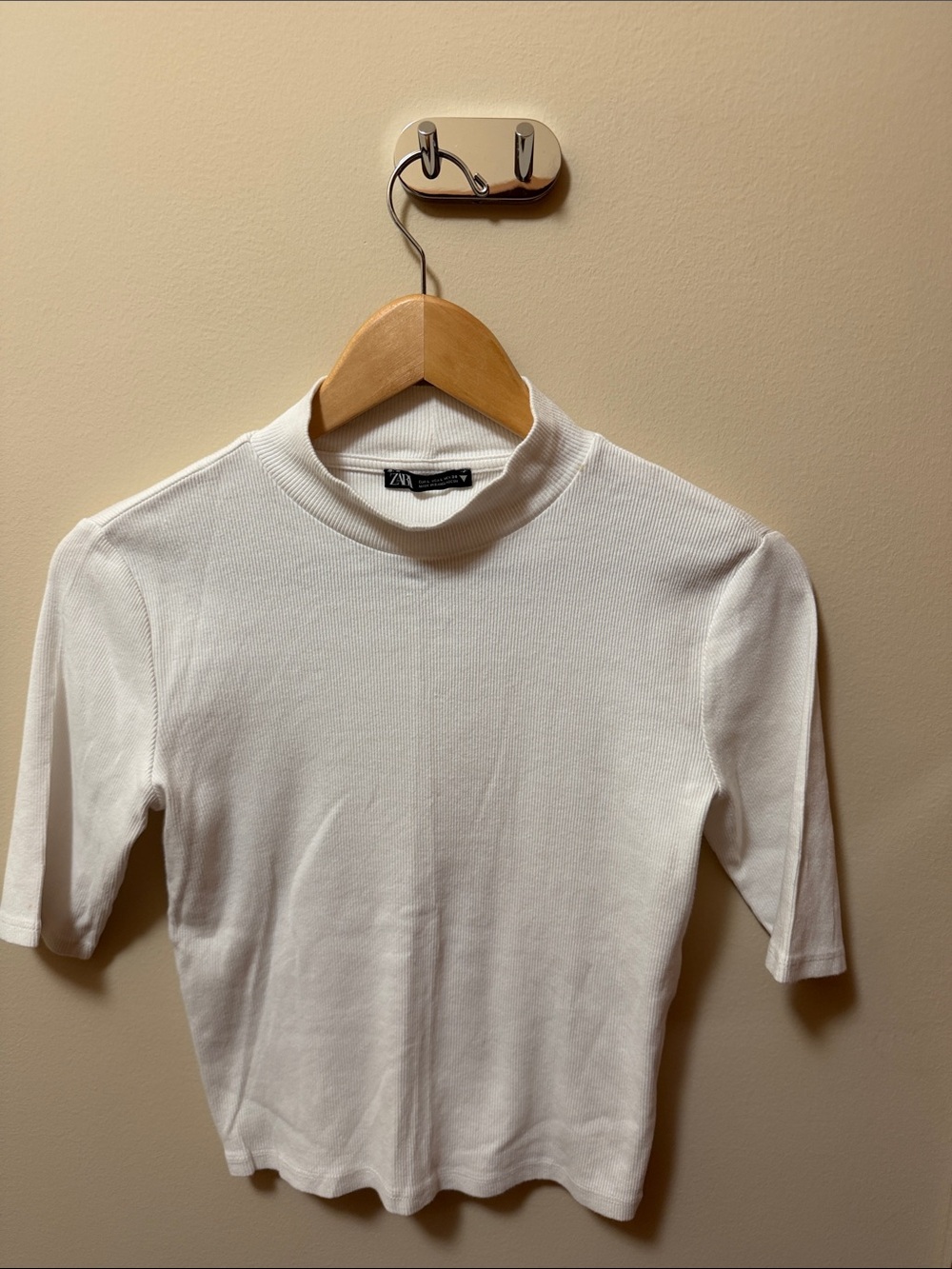 Zara White Short Sleeve Mock Neck Ribbed Top